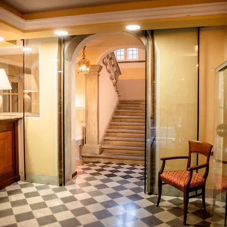 Park Regina - With Air-condition And Outdoor Heated Pool Hotel