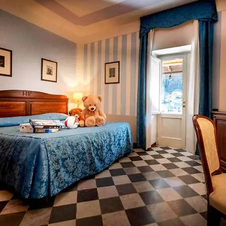 Park Regina - With Air-condition And Outdoor Heated Pool Hotel