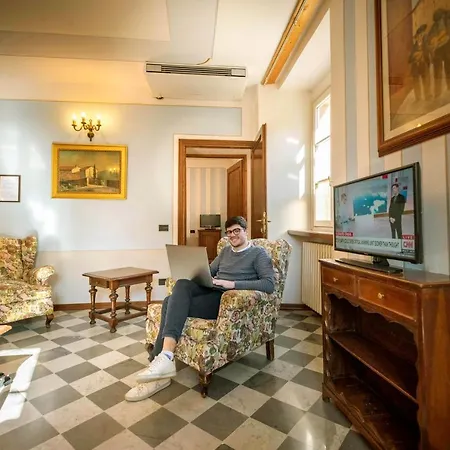 Park Regina - With Air-condition And Outdoor Heated Pool 3*