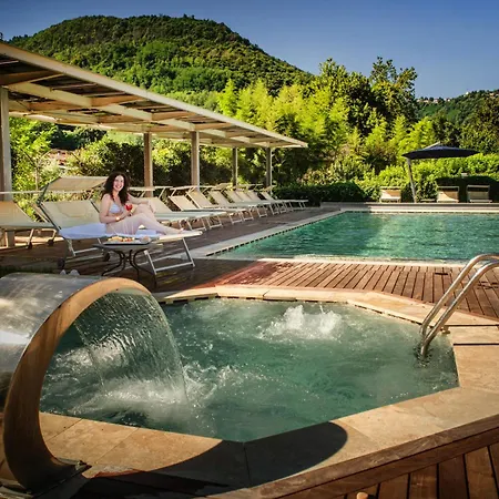 Park Regina - With Air-condition And Outdoor Heated Pool Hotel