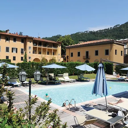 Park Regina - With Air-condition And Outdoor Heated Pool 3*