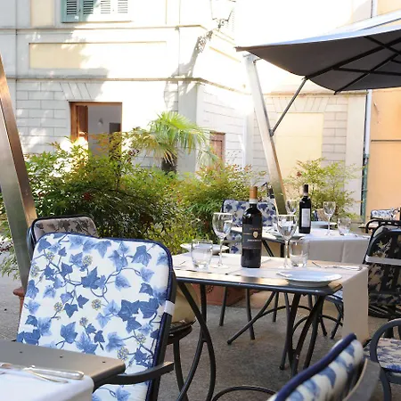 Park Regina - With Air-condition And Outdoor Heated Pool 3*