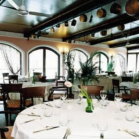 Park Regina - With Air-condition And Outdoor Heated Pool Hotel