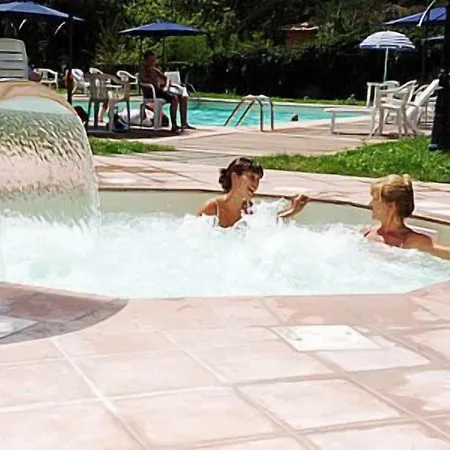Park Regina - With Air-condition And Outdoor Heated Pool Hotel