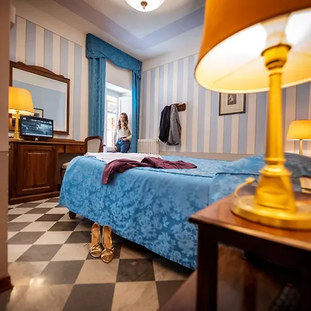 Park Regina - With Air-condition And Outdoor Heated Pool Hotel 3*