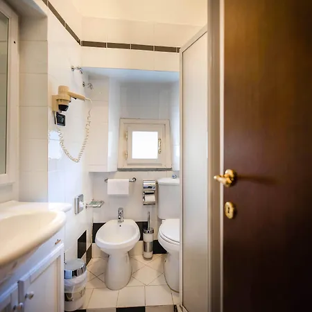 Park Regina - With Air-condition And Outdoor Heated Pool 3*
