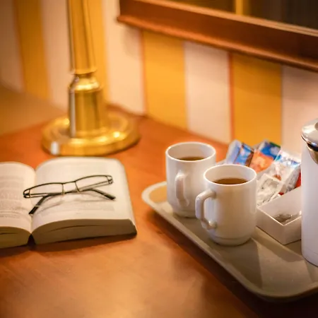 Park Regina - With Air-condition And Outdoor Heated Pool Hotel 3*