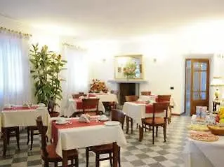 Park Regina - With Air-condition And Outdoor Heated Pool Hotel 3*