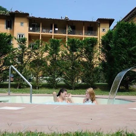 Park Regina - With Air-condition And Outdoor Heated Pool 3*
