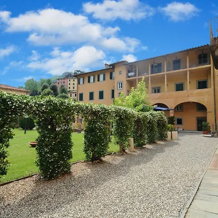 Park Regina - With Air-condition And Outdoor Heated Pool Bagni di Lucca