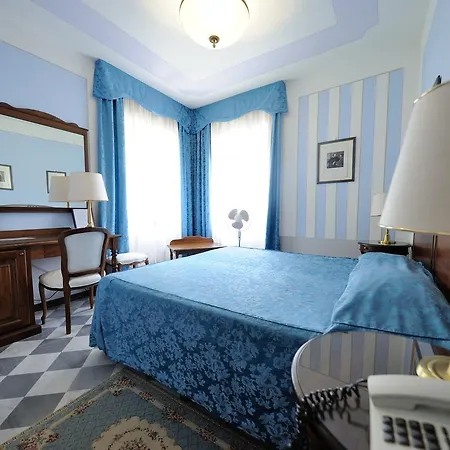 Park Regina - With Air-condition And Outdoor Heated Pool 3*