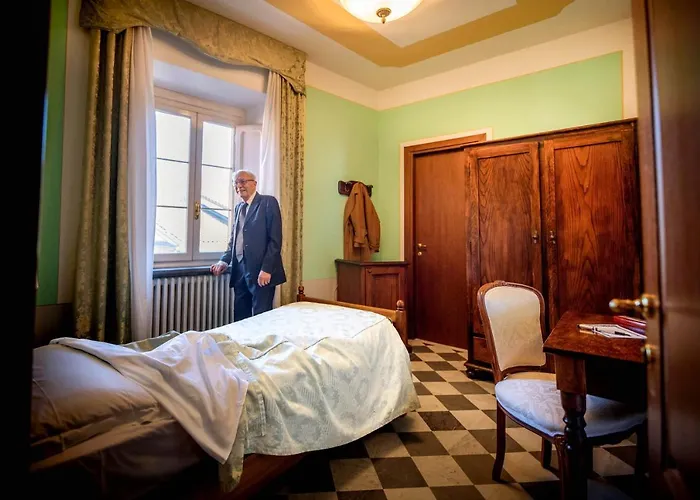 Park Regina - With Air-condition And Outdoor Heated Pool Hotel 3*