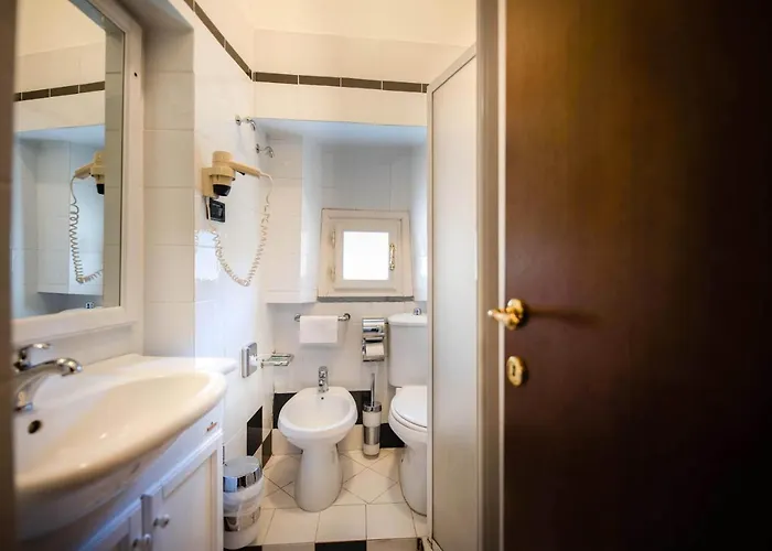 Hotel Park Regina - With Air-condition And Outdoor Heated Pool Bagni di Lucca