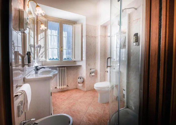 Hotel Park Regina - With Air-condition And Outdoor Heated Pool Bagni di Lucca