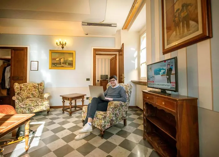 Park Regina - With Air-condition And Outdoor Heated Pool 3*