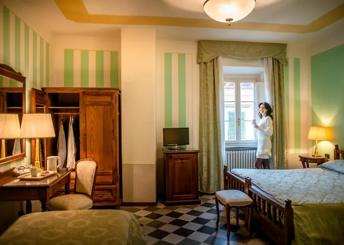 Park Regina - With Air-condition And Outdoor Heated Pool Hotel