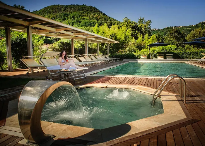 Park Regina - With Air-condition And Outdoor Heated Pool Hotel
