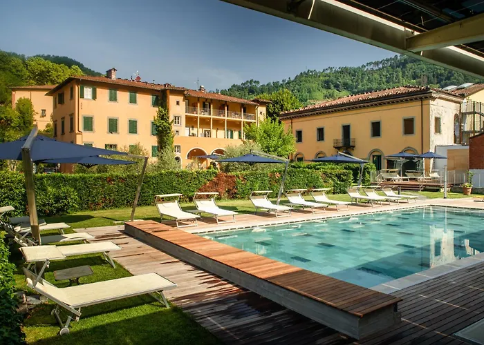 Hotel Park Regina - With Air-condition And Outdoor Heated Pool Bagni di Lucca
