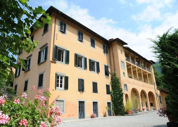 Park Regina - With Air-condition And Outdoor Heated Pool 3*