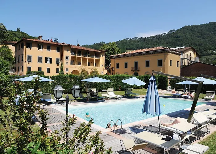 Park Regina - With Air-condition And Outdoor Heated Pool 3*