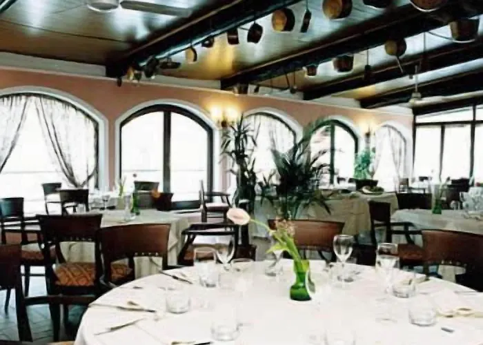 Park Regina - With Air-condition And Outdoor Heated Pool Hotel