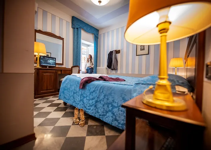 Park Regina - With Air-condition And Outdoor Heated Pool Hotel 3*