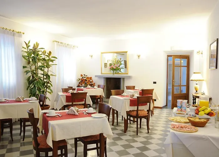 Hotel Park Regina - With Air-condition And Outdoor Heated Pool