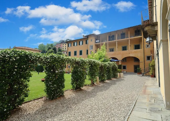 Park Regina - With Air-condition And Outdoor Heated Pool Bagni di Lucca