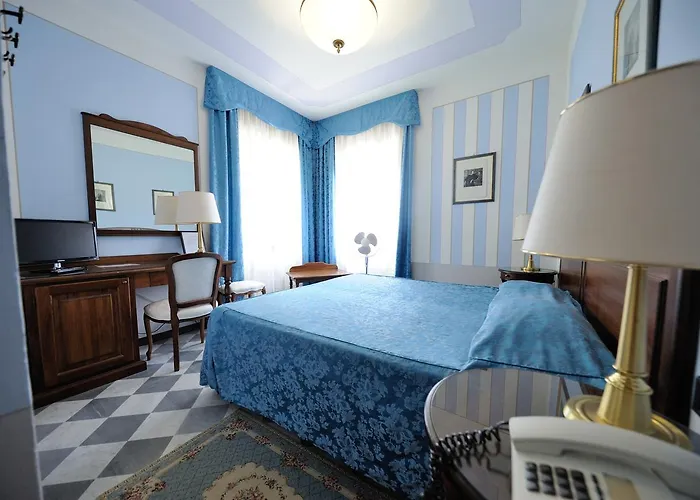 Park Regina - With Air-condition And Outdoor Heated Pool 3*