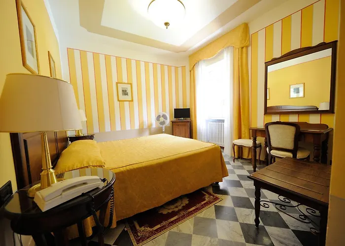 Park Regina - With Air-condition And Outdoor Heated Pool 3*